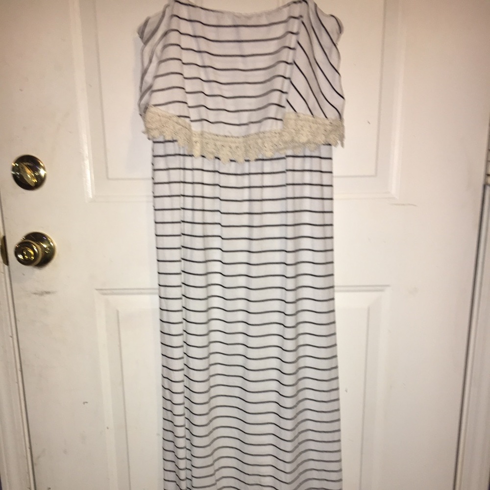 Size small black and white maxi with flounce